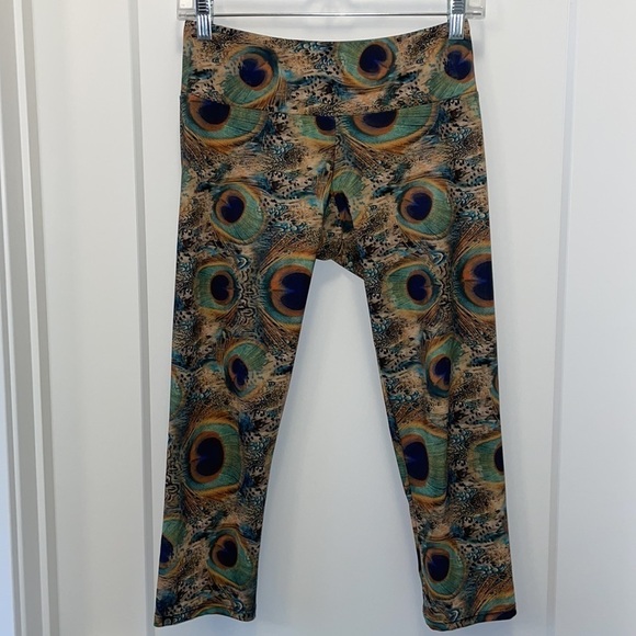 REVOLVE SzS/M Onzie Peacock motif crops EUC - Picture 5 of 12